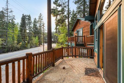 Lazy Bear Lodge - Hot Tub Home