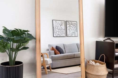 Gorgeous 2 Bedroom, King Bed, Central Sacramento