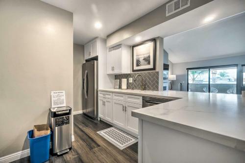 Apartamento Modern Chic Condo With Balcony 5 Mi To Beach!