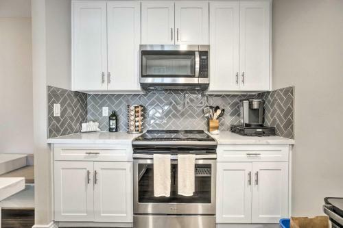 Apartamento Modern Chic Condo With Balcony 5 Mi To Beach!