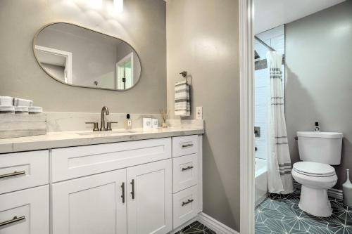 Apartamento Modern Chic Condo With Balcony 5 Mi To Beach!