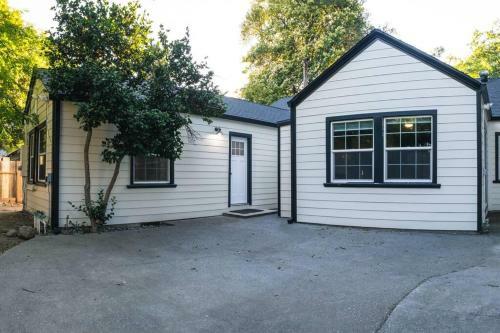 3 Bedroom Charmer 5 Minutes From Central Downtown