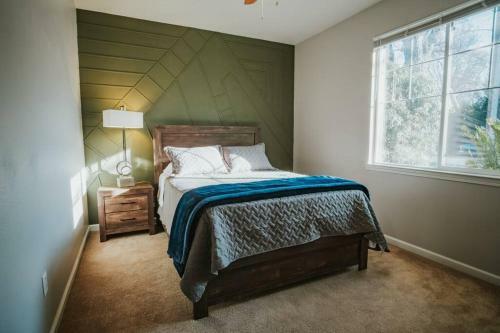 Cozy 3 Bedroom Close To Shops And Downtown