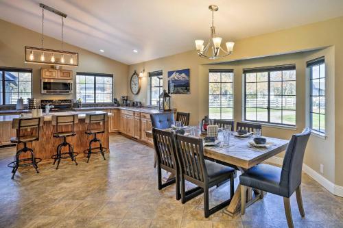 Updated Cottonwood Home With Patio And Fire Pit!