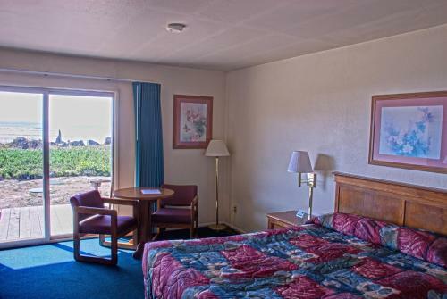 Crescent Beach Motel