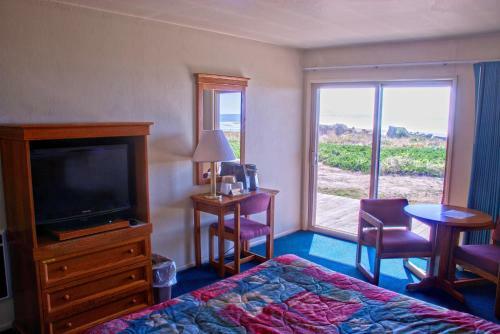 Crescent Beach Motel