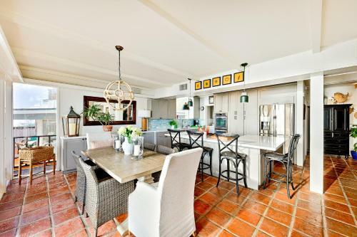Cape Cod House In Capo Beach