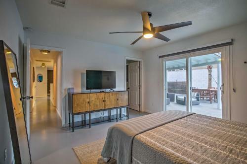 Chic Desert Hot Springs Oasis With Game Room!