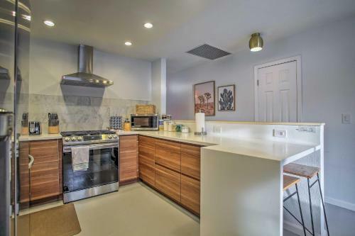 Chic Desert Hot Springs Oasis With Game Room!