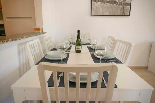 Spacious 2 Bed Ground Floor Apartment With Beautiful Communal Pool