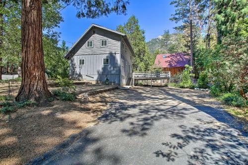 Charming Idyllwild Cabin With Deck And Fire Pit!