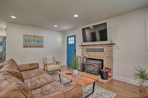 Charming Idyllwild Cabin With Deck And Fire Pit!