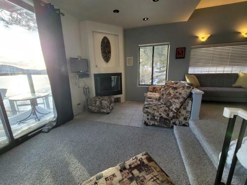 The Point! Spectacular Lake Views 5 Suites!