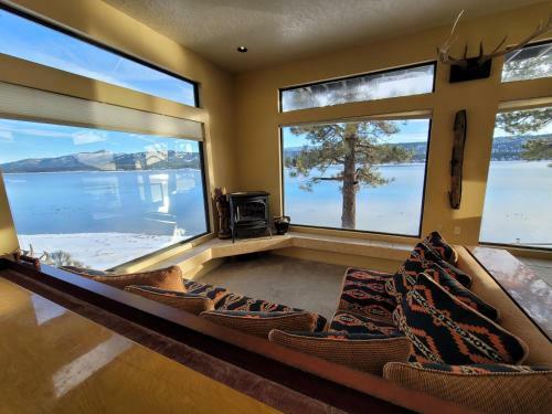 The Point! Spectacular Lake Views 5 Suites!