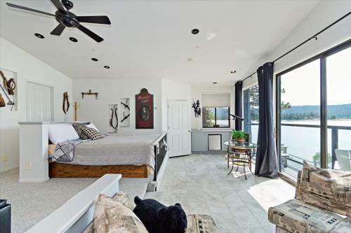 The Point! Spectacular Lake Views 5 Suites!