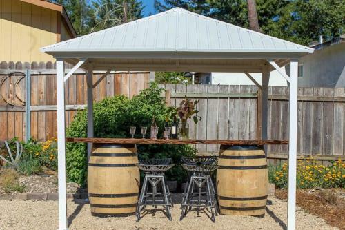 Close To River & Wineries, 2br Cottage With Hottub Home