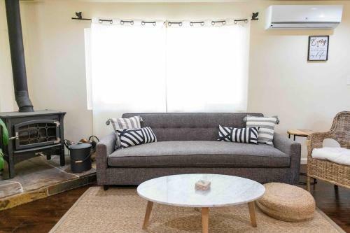 Close To River & Wineries, 2br Cottage With Hottub Home