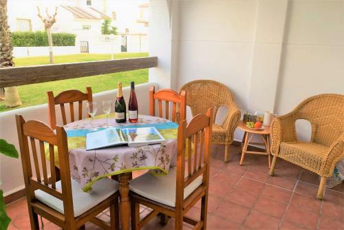 Fabulous 2 Bed 2 Bath Apartment !