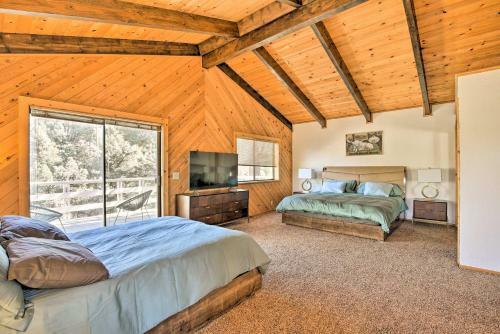 Luxe Escape With Decks, Mtn Views, Game Room!