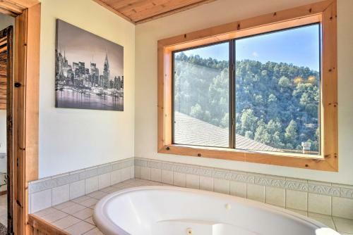 Luxe Escape With Decks, Mtn Views, Game Room!