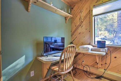Rustic Pine Mtn Club Cabin With Beautiful View!