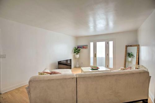 Sunny West Coast Apartment 7 Mi To Beaches!