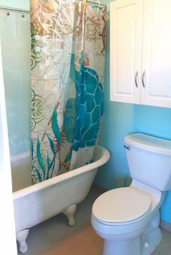 Short Walk To Beach 3 Br 2 Bath Restored 1935 Home