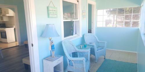 Short Walk To Beach 3 Br 2 Bath Restored 1935 Home