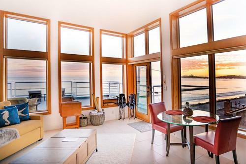 Luxury Beachfront Penthouse Walk To The Beach Restaurants Entertainment