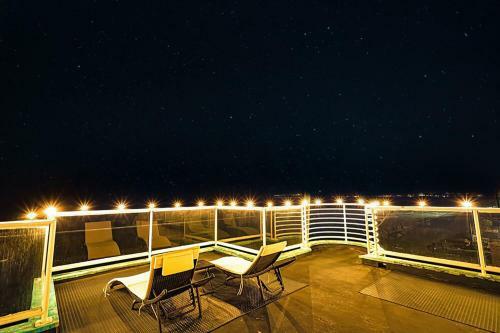 Luxury Beachfront Penthouse Walk To The Beach Restaurants Entertainment
