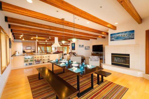 Luxury Beachfront Penthouse Walk To The Beach Restaurants Entertainment