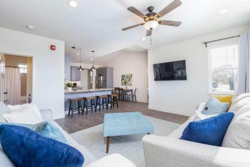 Beach Town Home - Walk To Beaches Downtown Activities And So Much More
