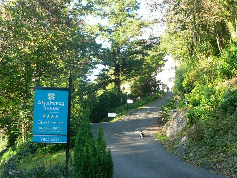 Bed & Breakfast Glyntwrog House