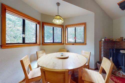 Tahquitz View Chalet