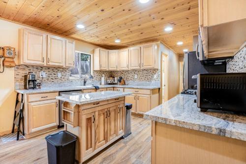 Cedar Stone Lodge