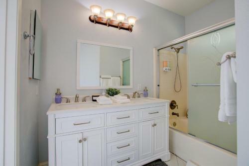 Top Rated 5 Star Getaway 4br 2 Bathroom