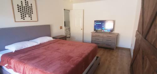 Casa La Quinta! 31 Day Minimum (No Pets Allowed)