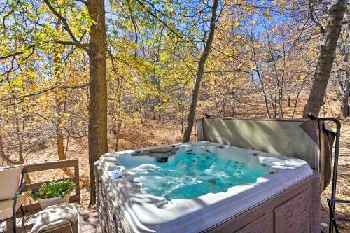 Apartamento Peaceful Lake Arrowhead Studio With Deck, Grill