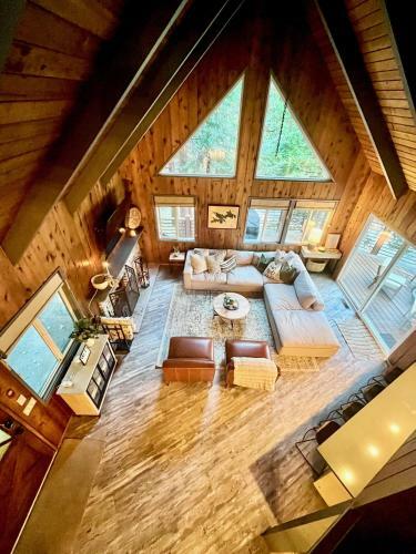 Mountainside Cabin W/ Deck - Walk To Lake