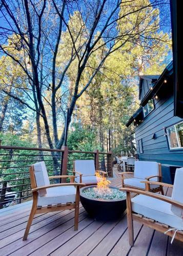 Mountainside Cabin W/ Deck - Walk To Lake