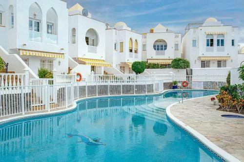 Large House With Garden And Direct Access To The Pool