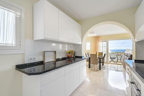 Large House With Garden And Direct Access To The Pool