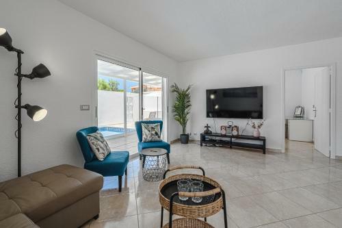 Wonderful Villa In Sue�o Azul With Private Pool