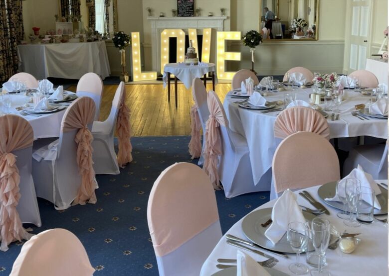Norfolk Arms Hotel