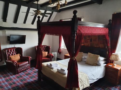 Old Court Hotel & Suites