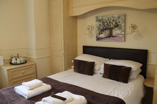 Old Court Hotel & Suites