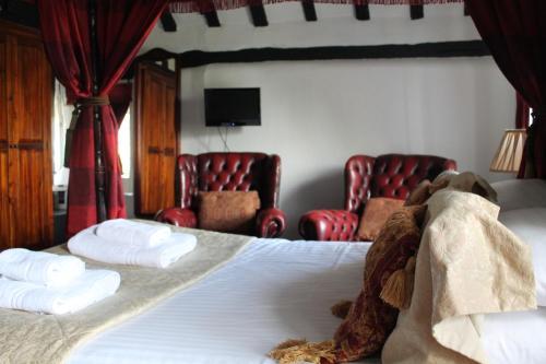 Old Court Hotel & Suites