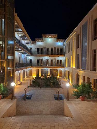 Hotel Caravan Plaza