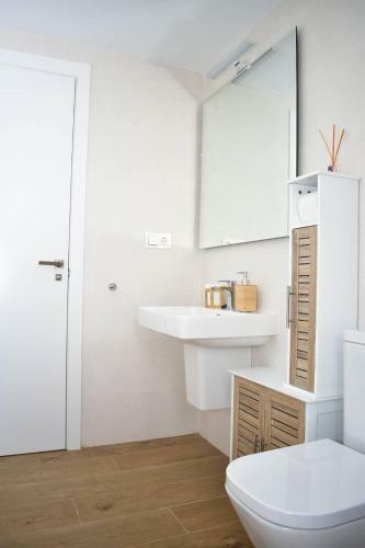 Sunny Beach Apartment In Calaceite