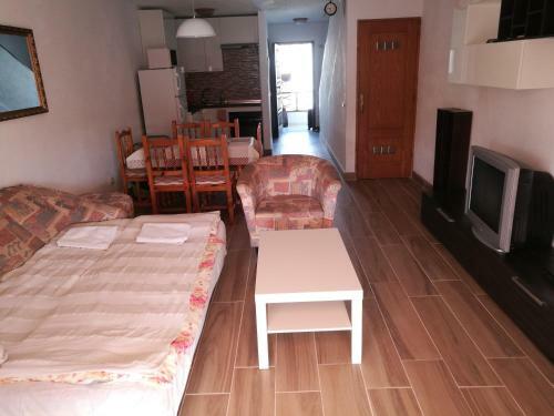 Coastside Apartment, Amarilla Bay